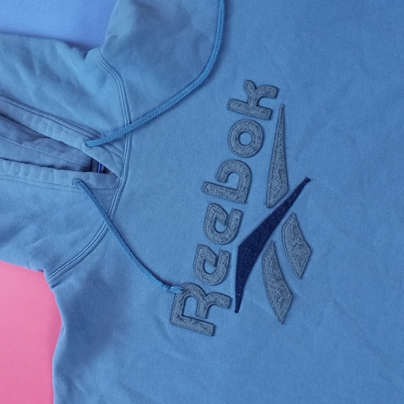 Modern Reebok Essential Thick-Knit Sports Sweatshirt